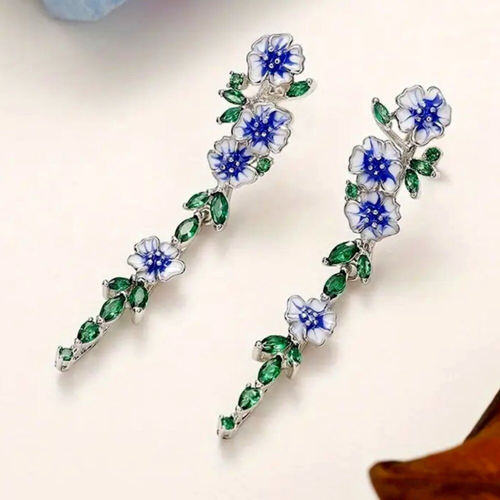 🌺 🌺 🌺 Exquisite Blue Flower Green Leaf Dangle Earrings